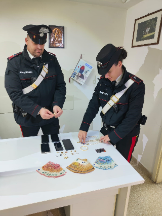 Truffa ad anziana di Sirolo, tre arresti: carabinieri restituiscono refurtiva